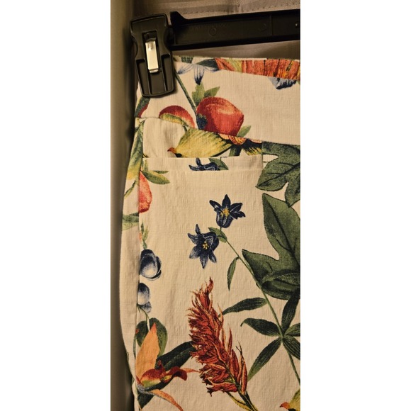 Chicos Womens Pull On White Cropped Floral Pattern‎ Chino Pants 27x23 Size 000 - Picture 3 of 10